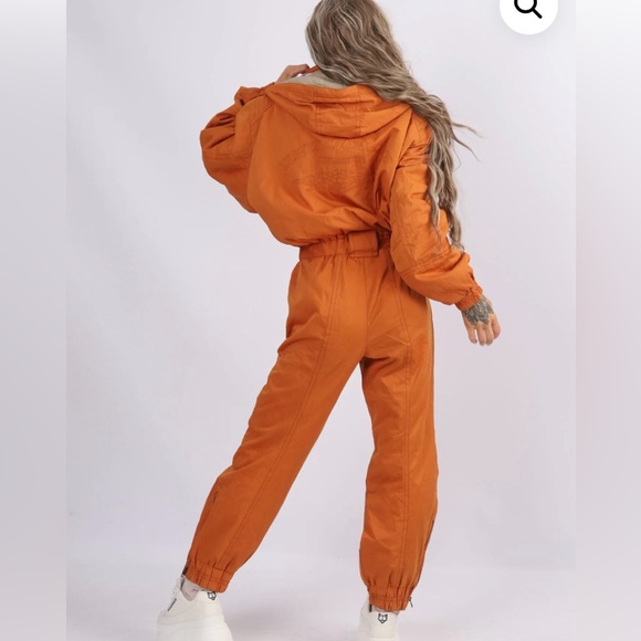 90’s Vintage Courmayeur Ski Suit (Medium, fits like a US 6) - Picture 6 of 9